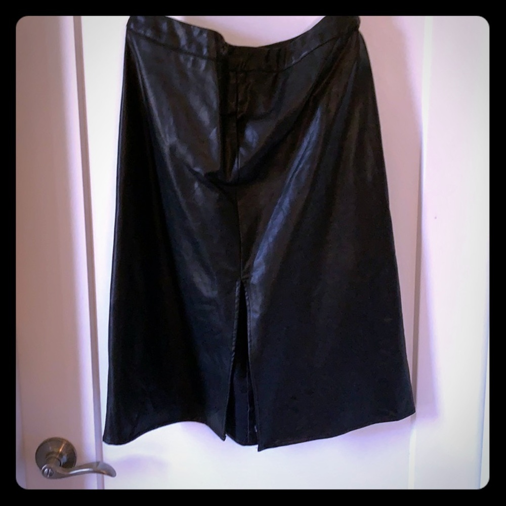 EUC pleather pencil skirt
